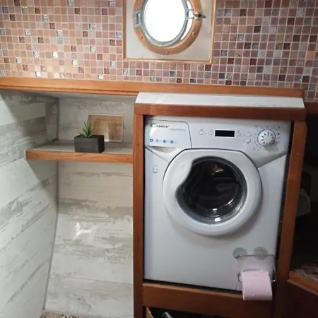 Botel Bateau De Pirates Gruissan