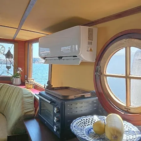Bateau De Pirates Botel