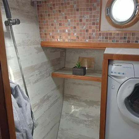 Bateau De Pirates Botel