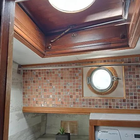 Bateau De Pirates Botel