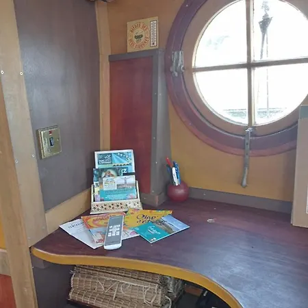 Botel Bateau De Pirates *