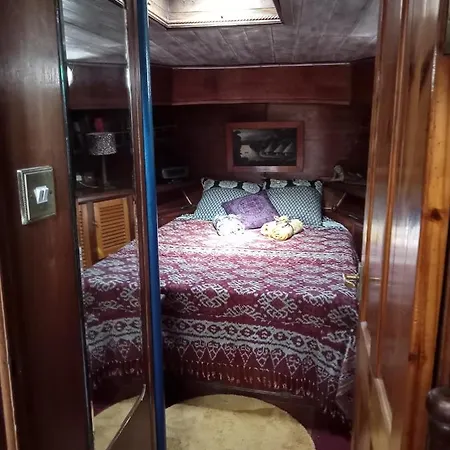 Bateau De Pirates Botel