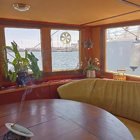 Botel Bateau De Pirates *
